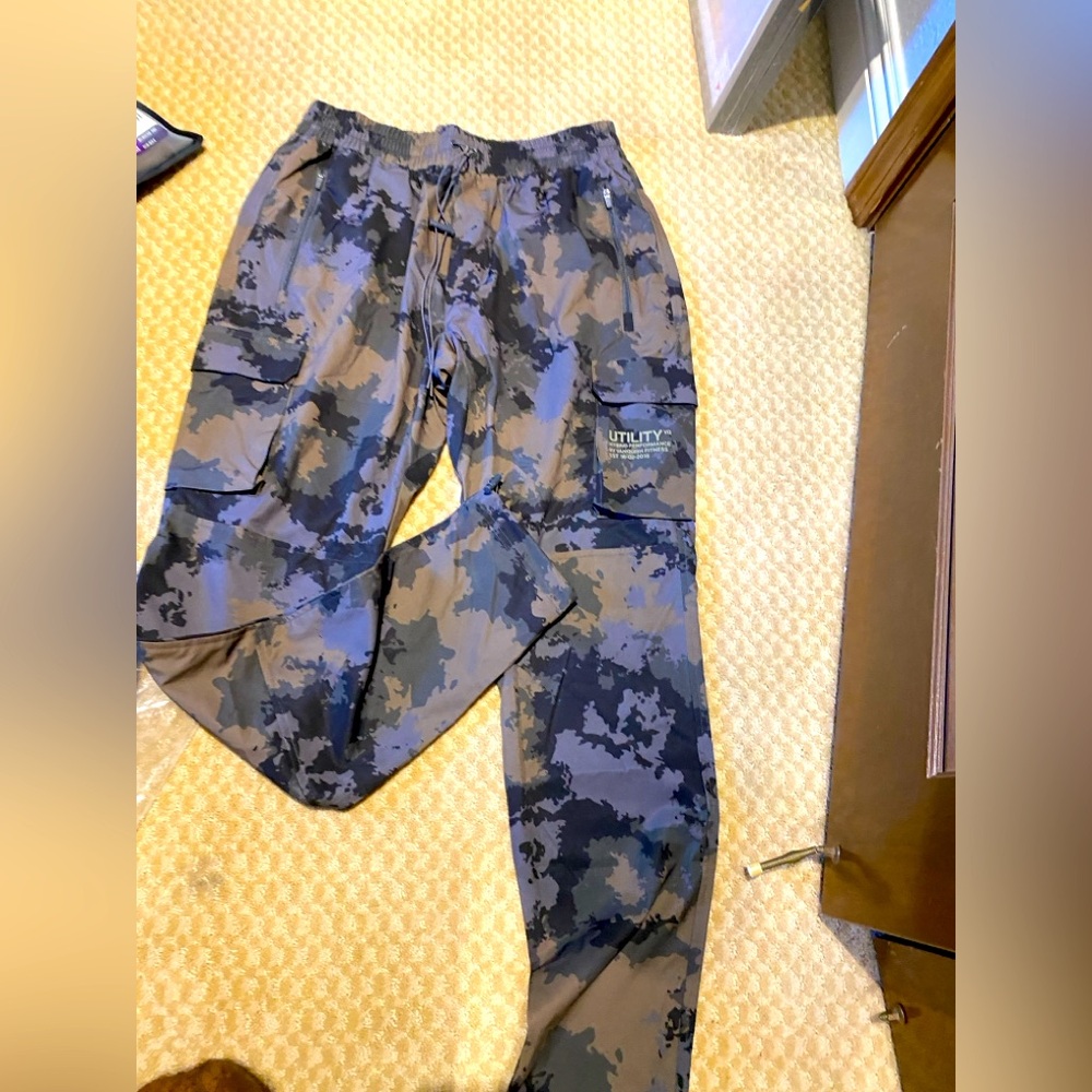 Vanquish large brown camo utility cargo joggers